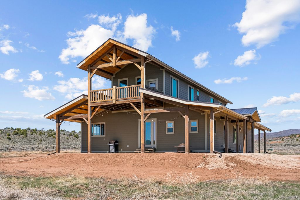 Photo of 46997 W THUNDER RD, Fruitland, UT 84027 (MLS # 2128550)