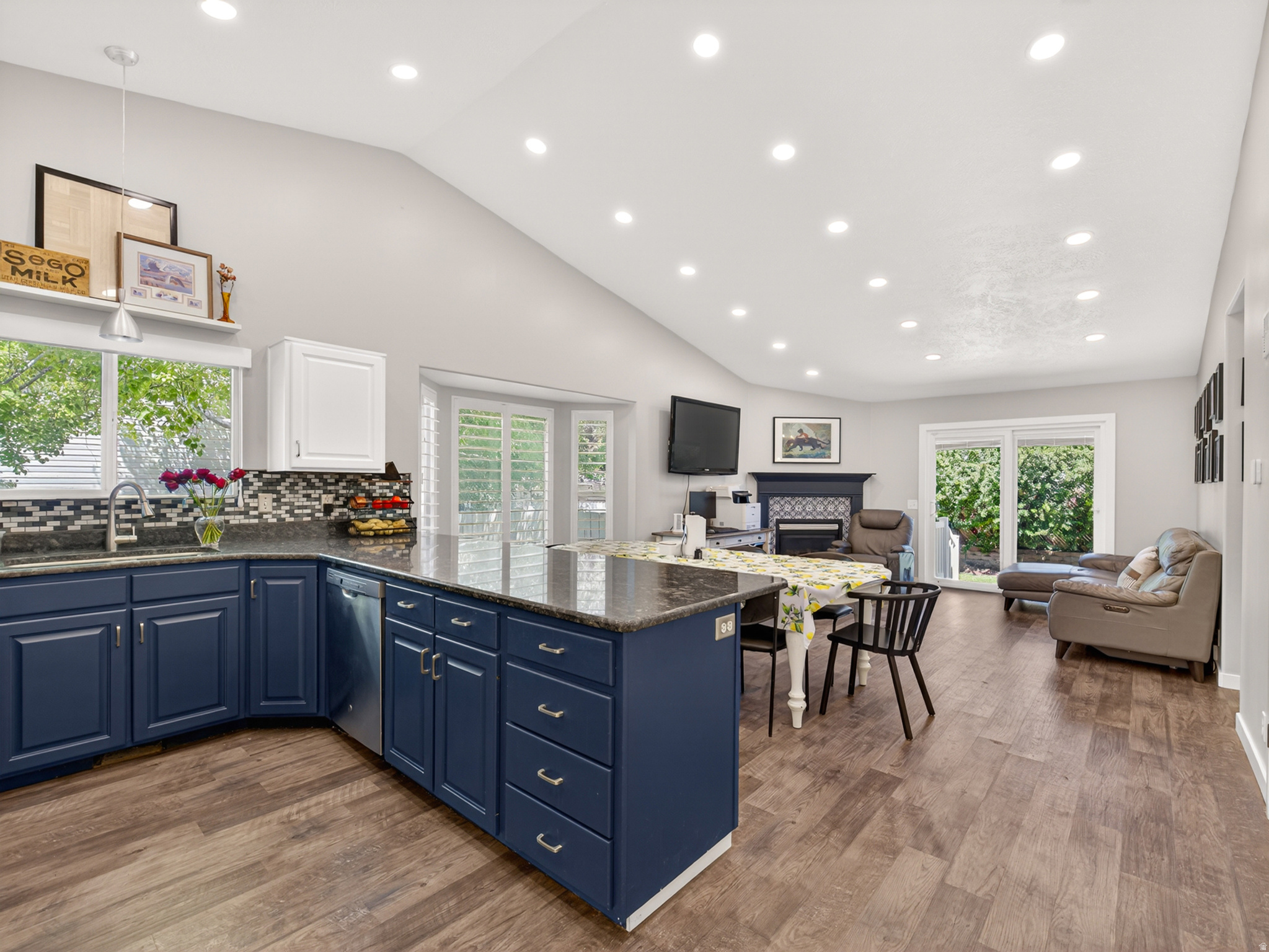 WINDSOR MEADOWS - Residential