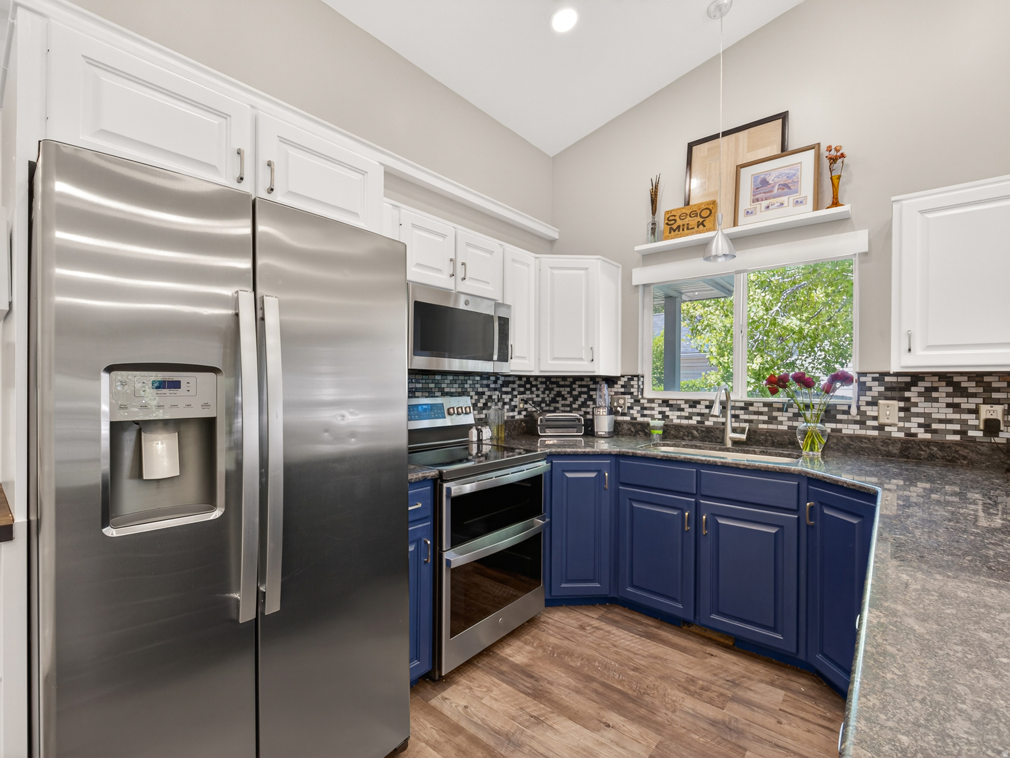 WINDSOR MEADOWS - Residential