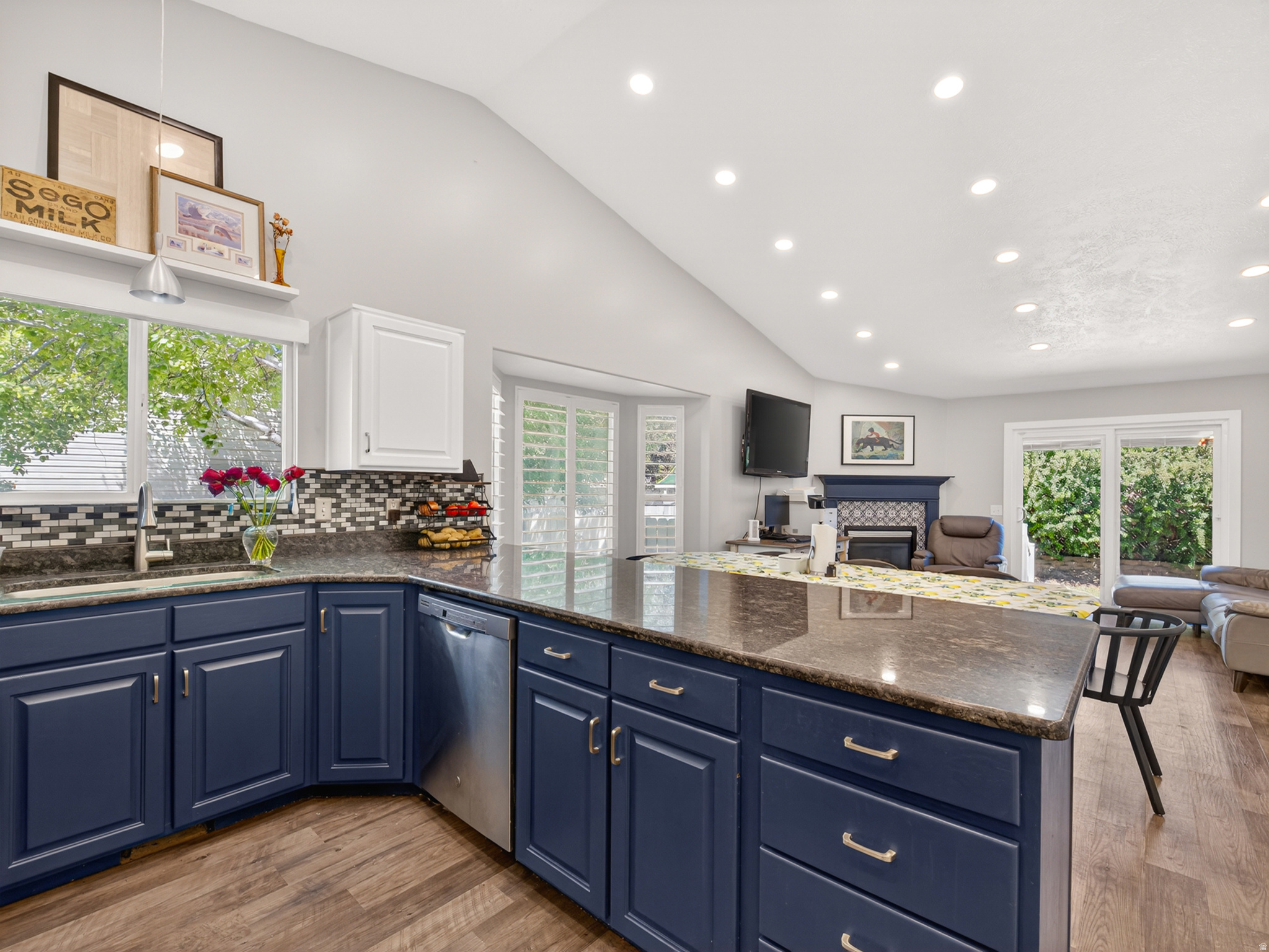 WINDSOR MEADOWS - Residential