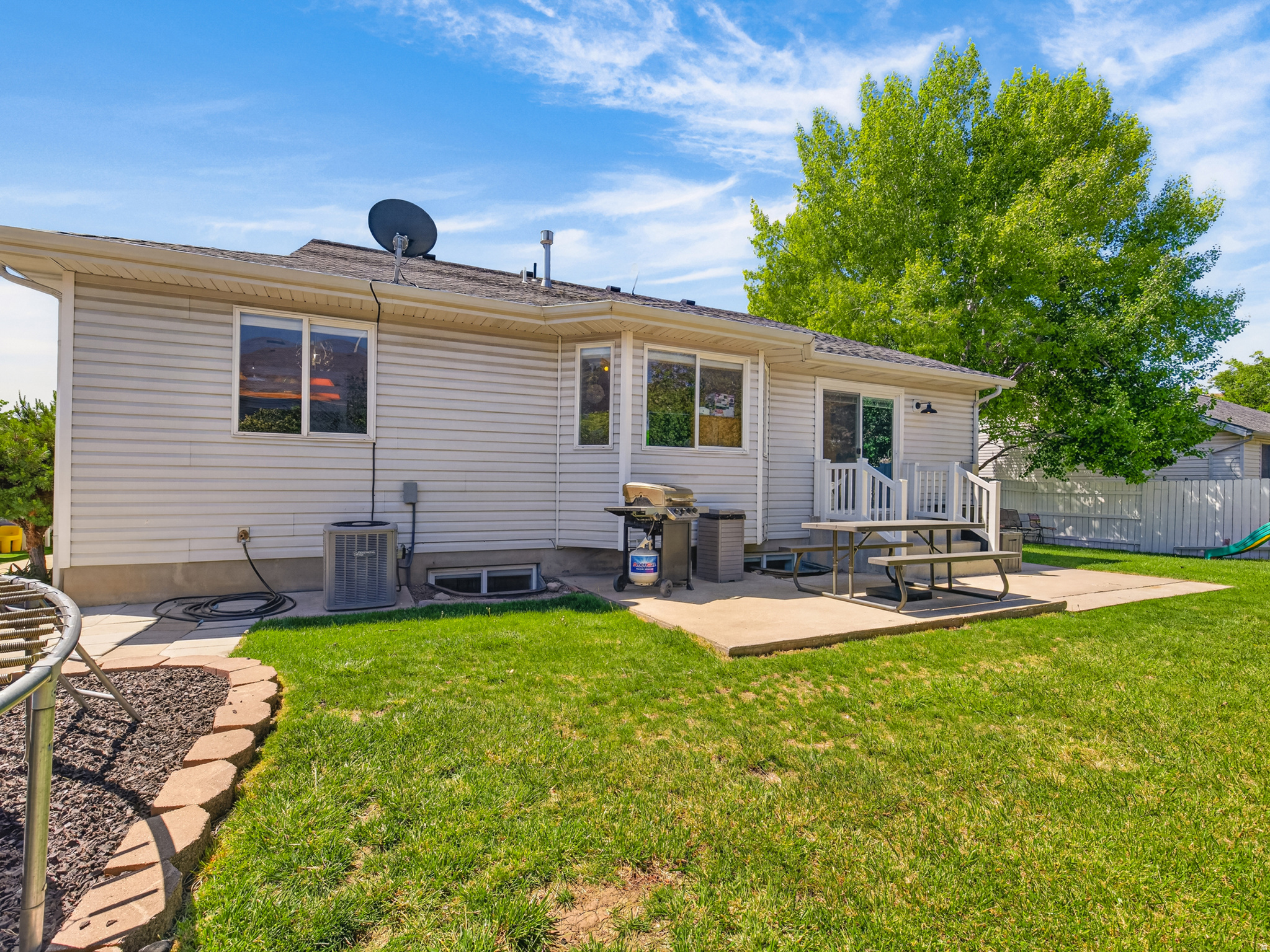 WINDSOR MEADOWS - Residential