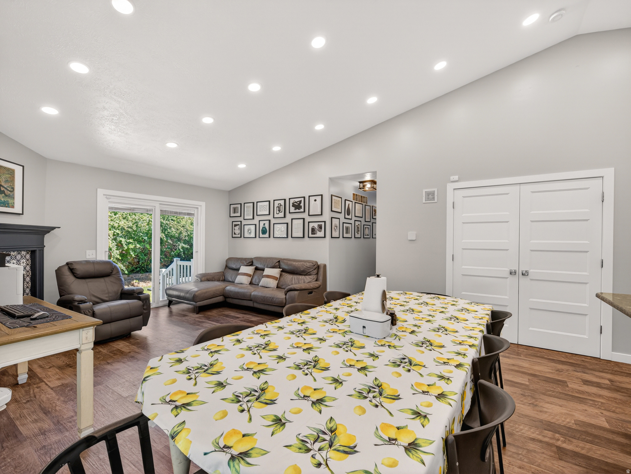 WINDSOR MEADOWS - Residential