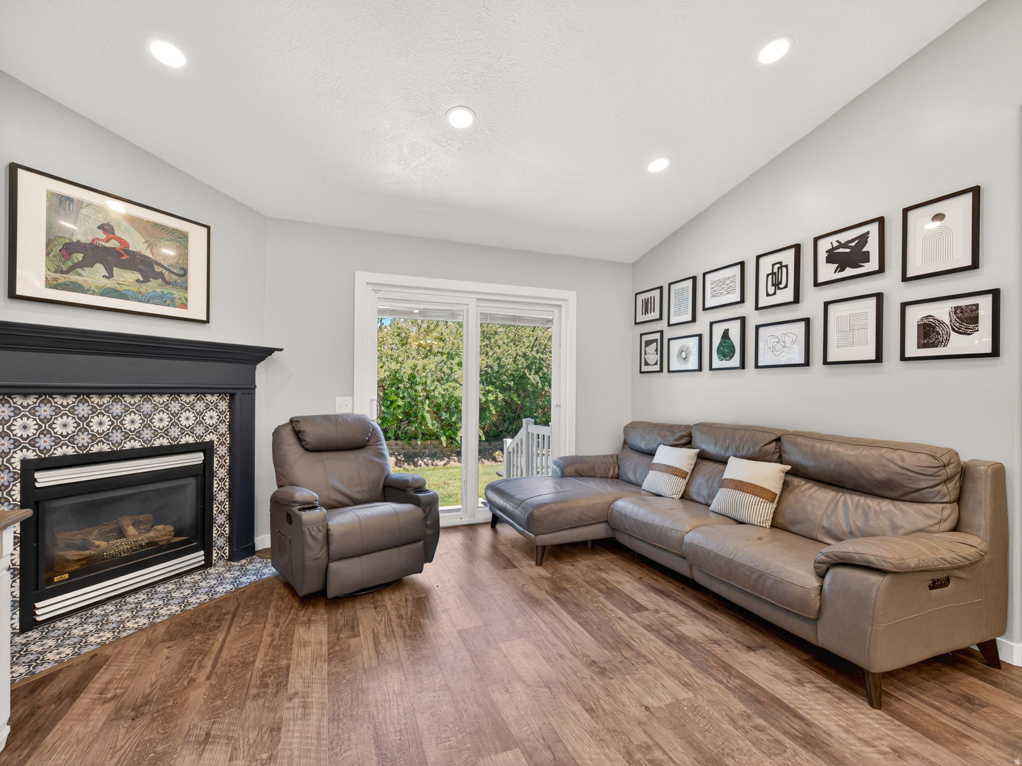 WINDSOR MEADOWS - Residential