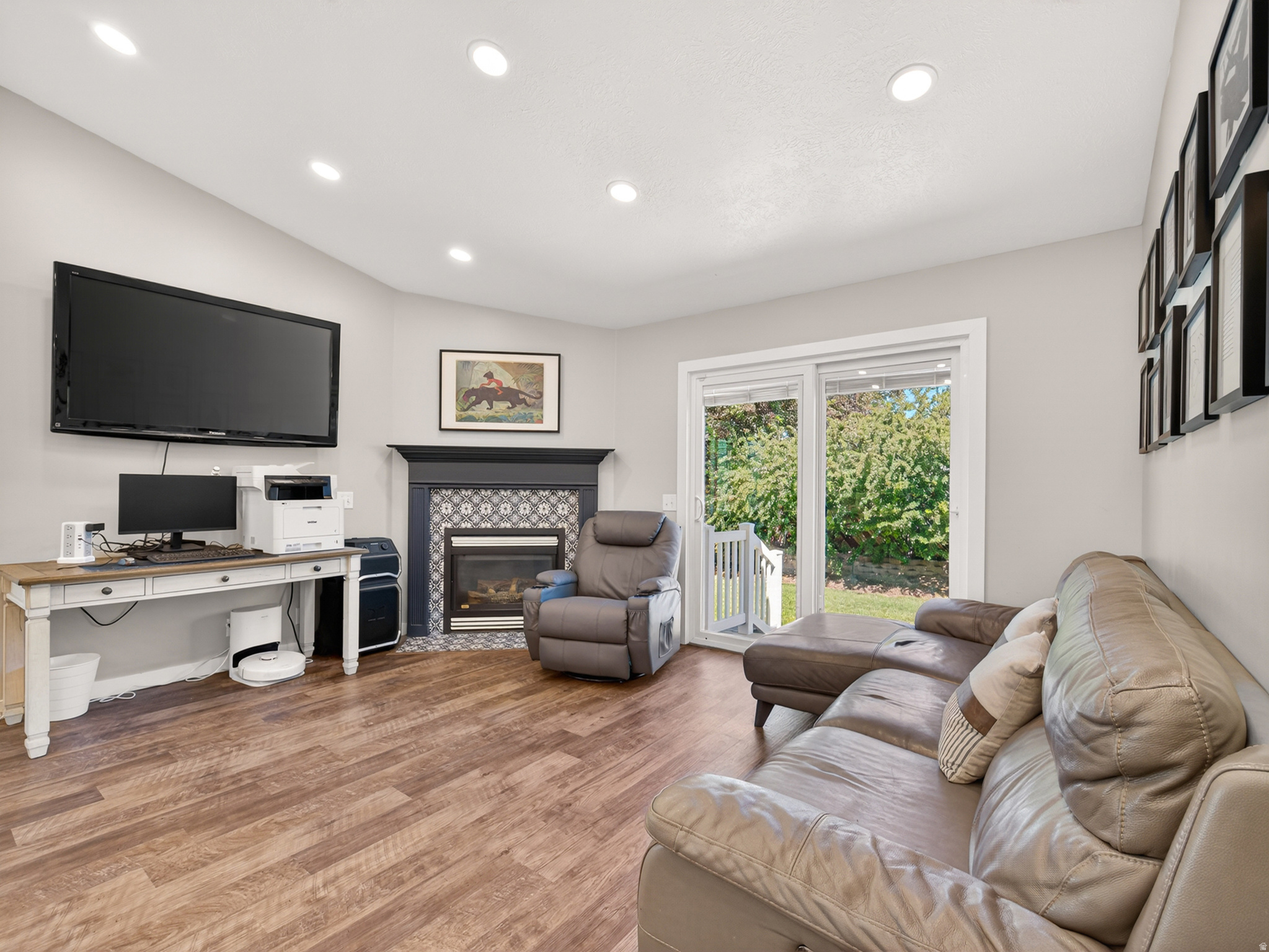 WINDSOR MEADOWS - Residential
