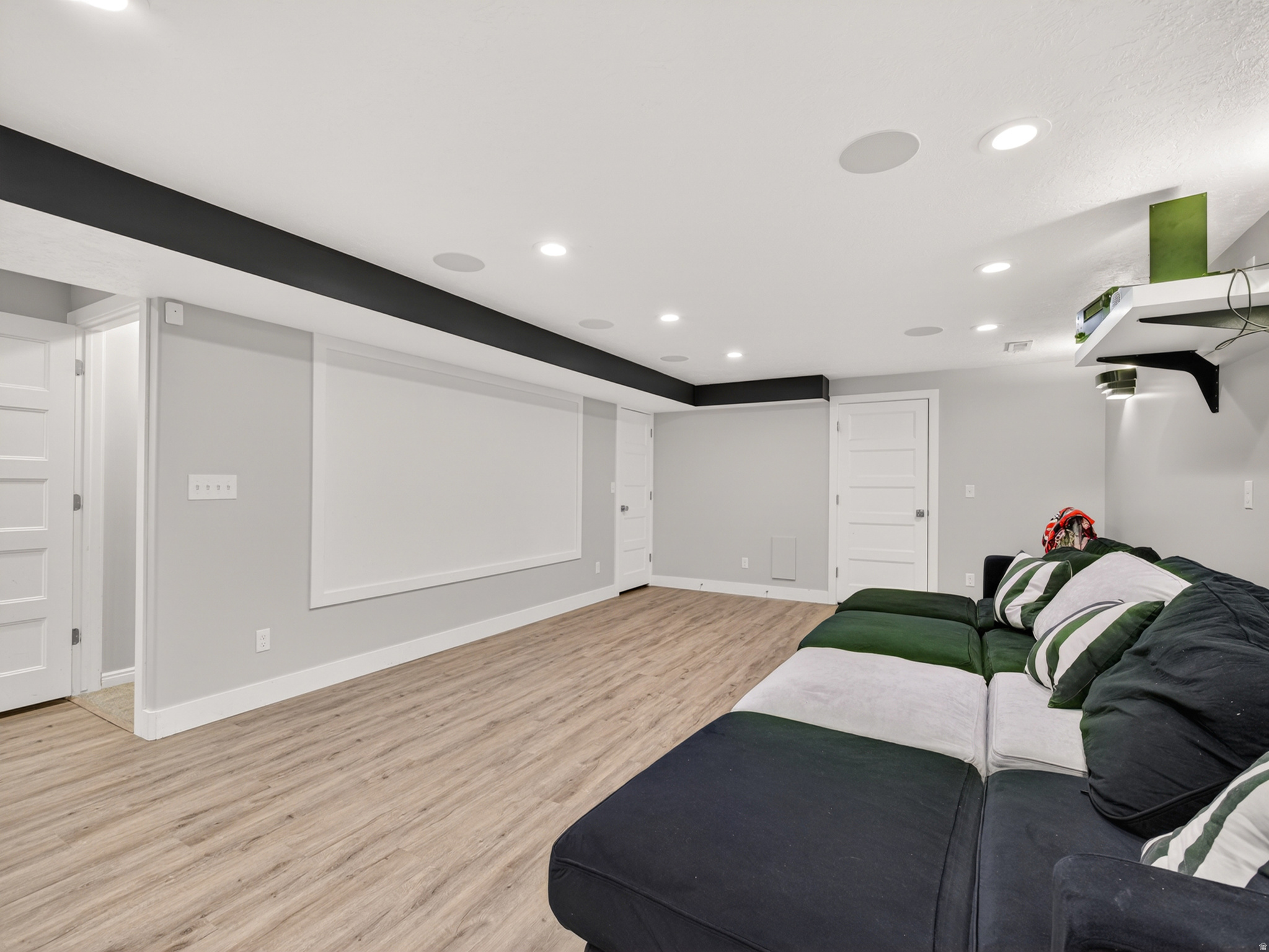 WINDSOR MEADOWS - Residential