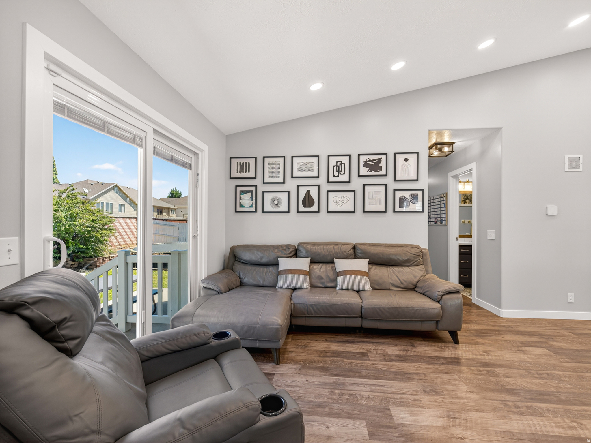 WINDSOR MEADOWS - Residential