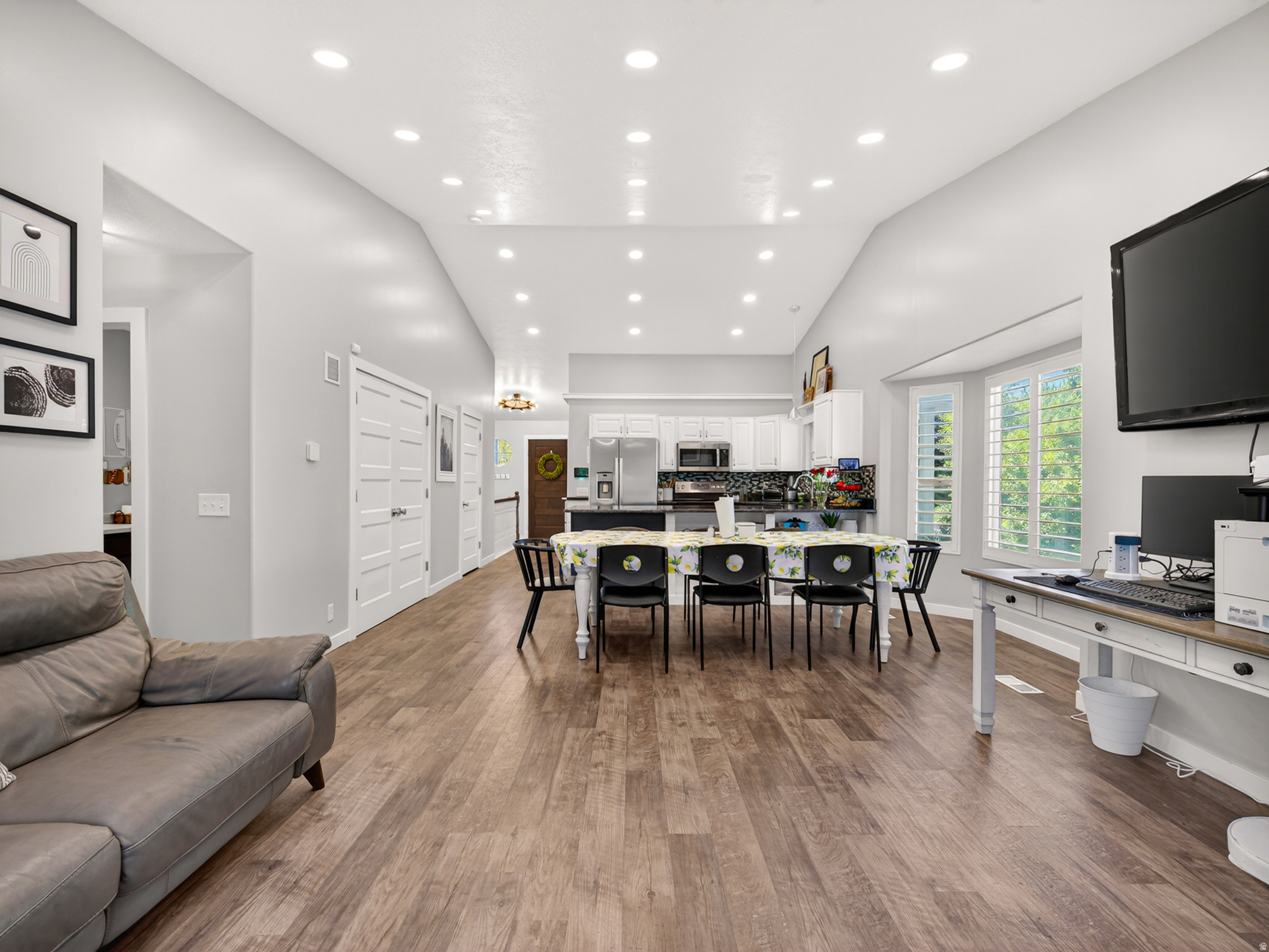 WINDSOR MEADOWS - Residential