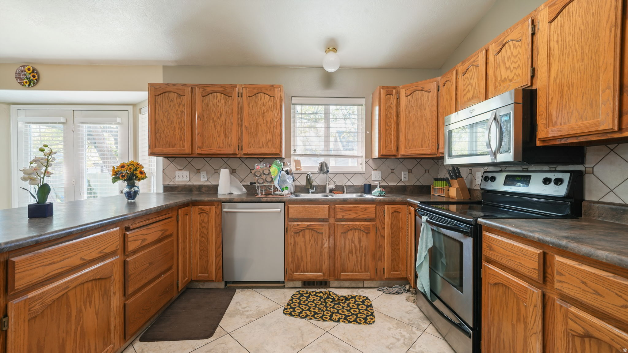 COUNTRY COVE - Residential