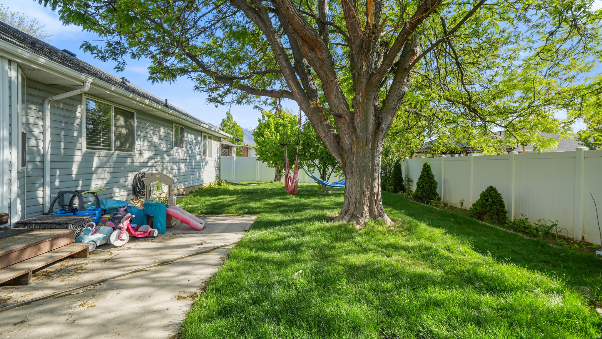 COUNTRY COVE - Residential