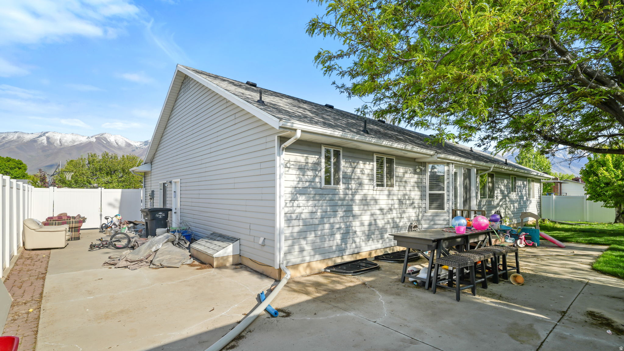 COUNTRY COVE - Residential