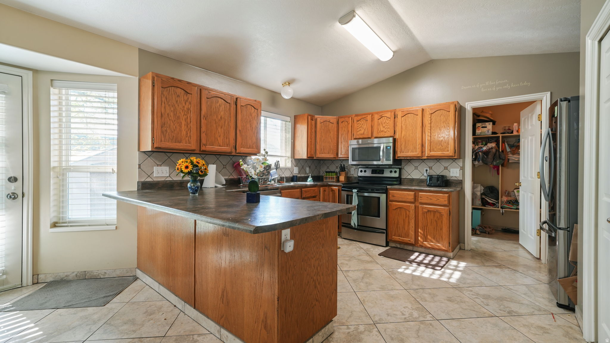 COUNTRY COVE - Residential