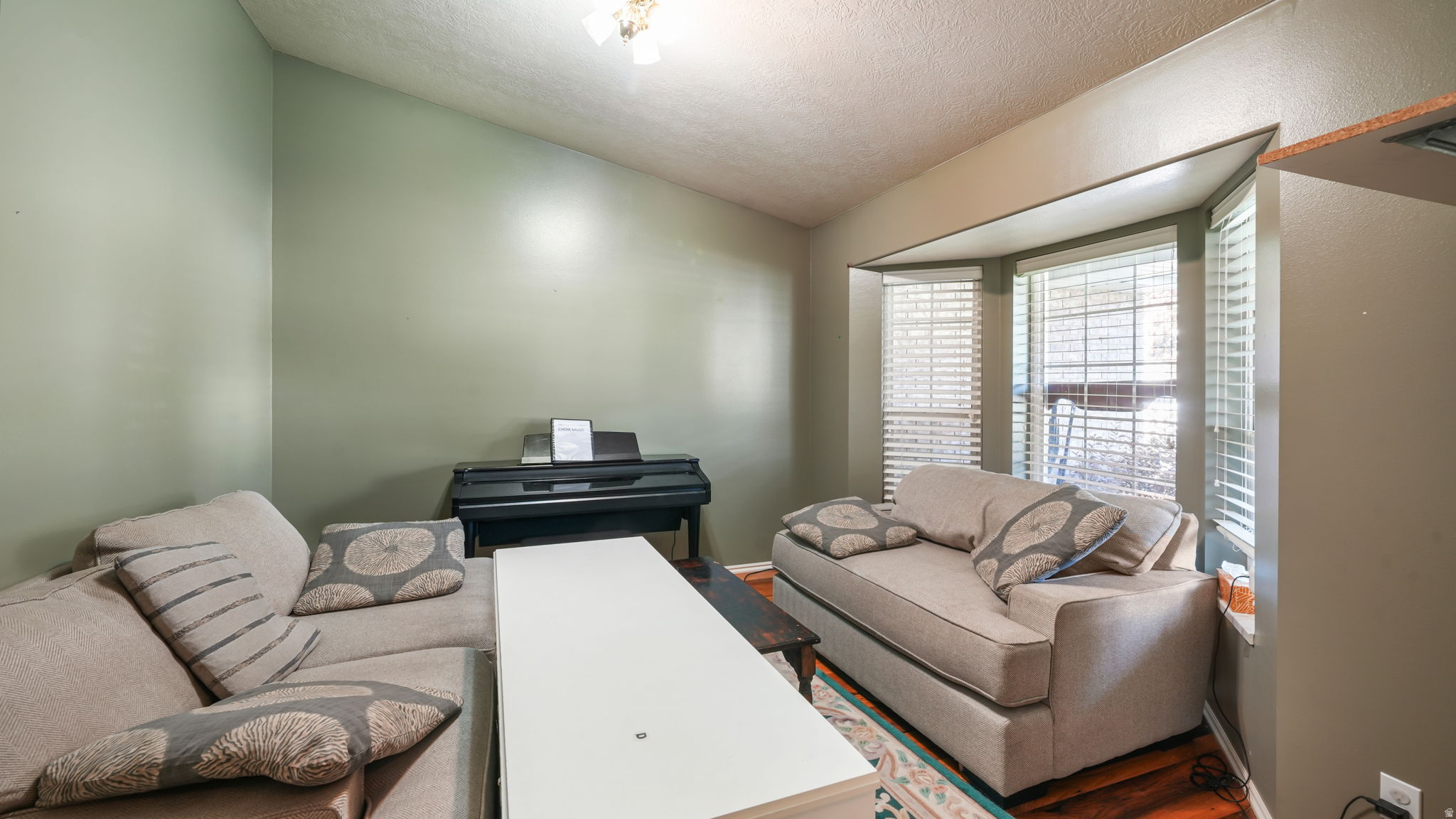 COUNTRY COVE - Residential