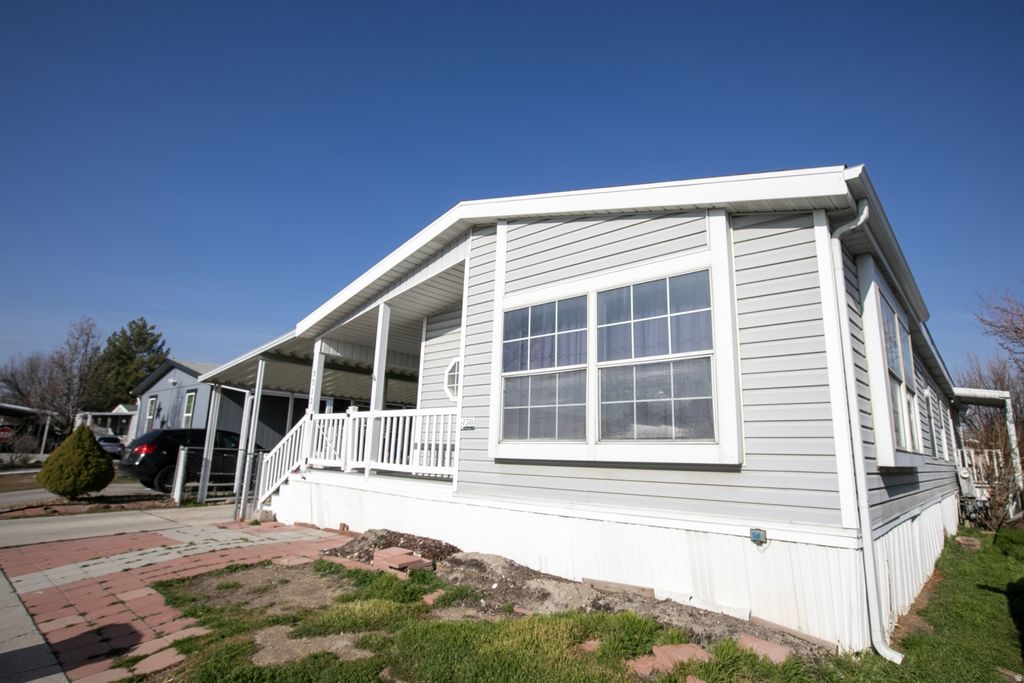 Photo of 3312 CHESTER PARK DR, Salt Lake City, UT 84119 (MLS # 2131629)