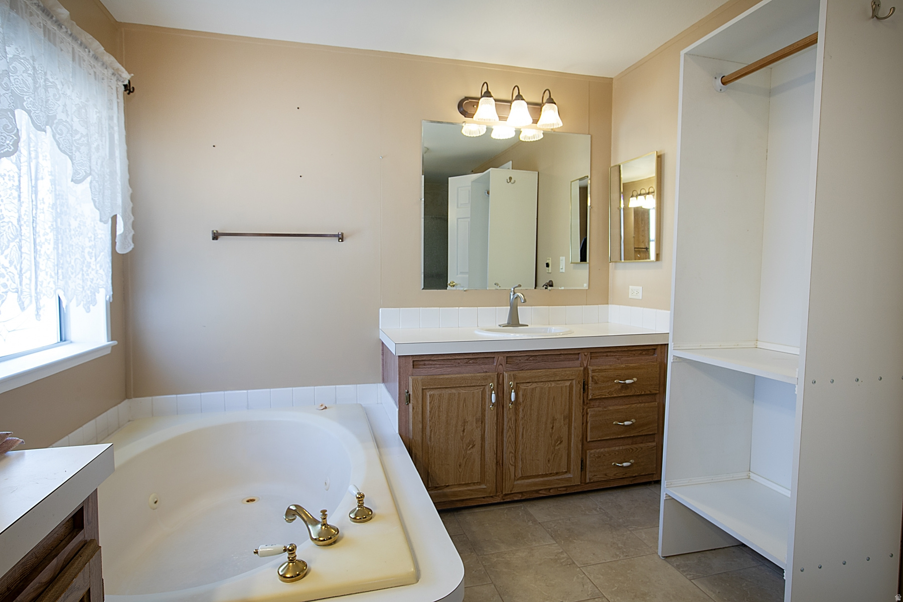 WINDSOR ESTATES - Residential