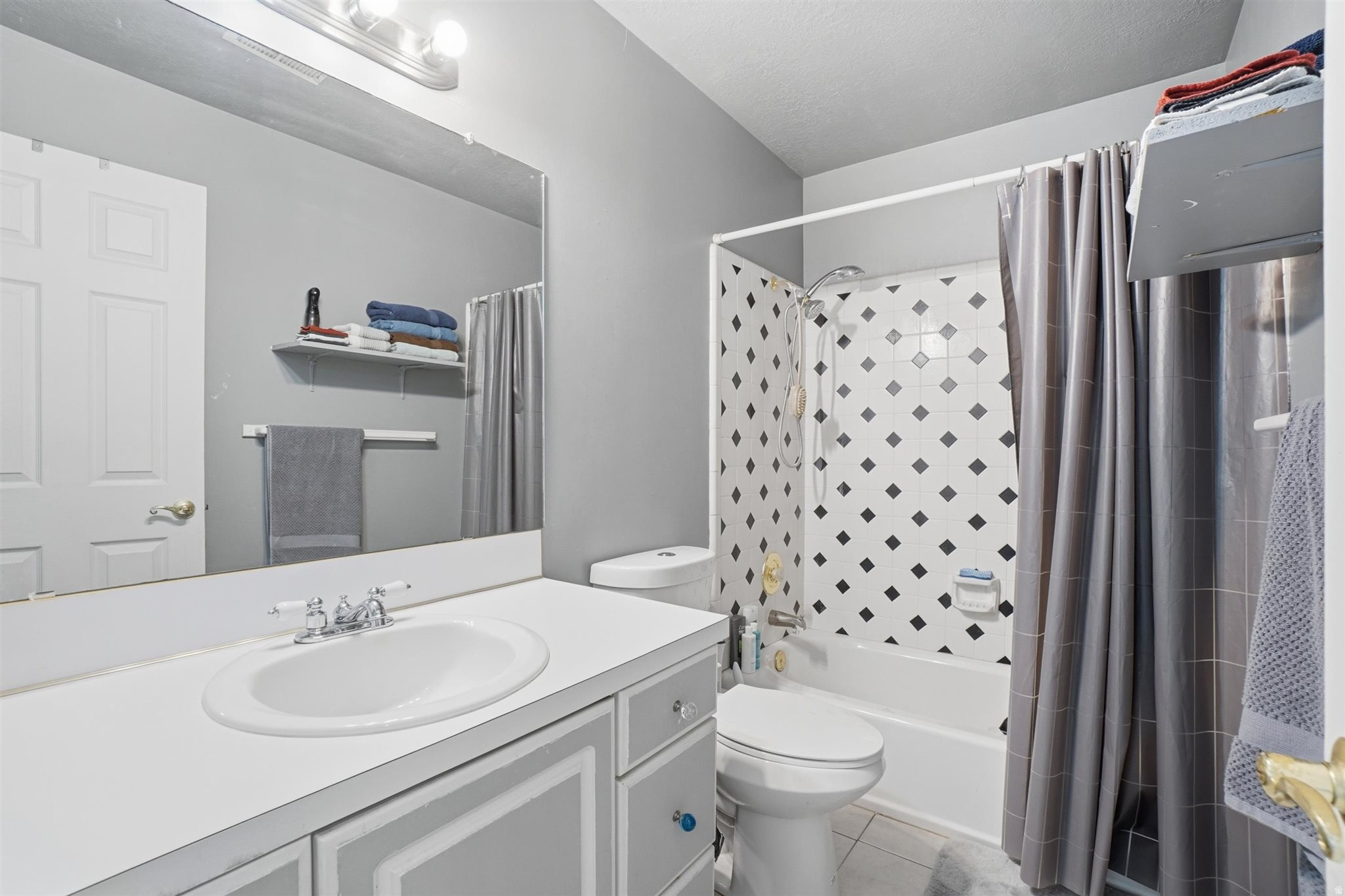HOLMES PARK - Residential