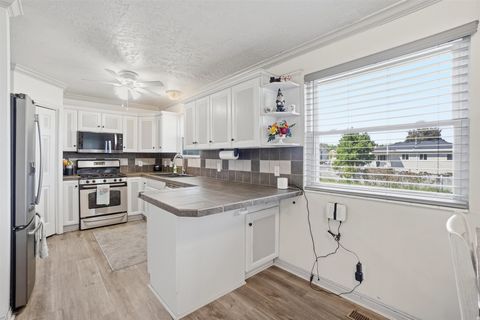 Tiny photo for 845 N 275 W, Bountiful, UT 84010 (MLS # 2155460)