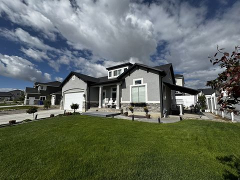 Photo of 3283 S BLACK BITTERN WAY, Saratoga Springs, UT 84045 (MLS # 2125231)