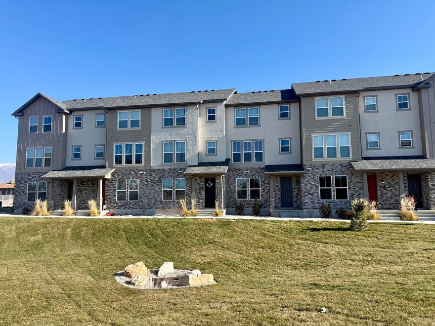 Move-in-ready Cityline townhome near Hill AFB with open layout, two living areas, quartz kitchen, and owner's suite with walk-in closet. Flex room ideal for 4th bedroom or office. VA-friendly, $20K Utah grant eligible, short-term rentals allowed.