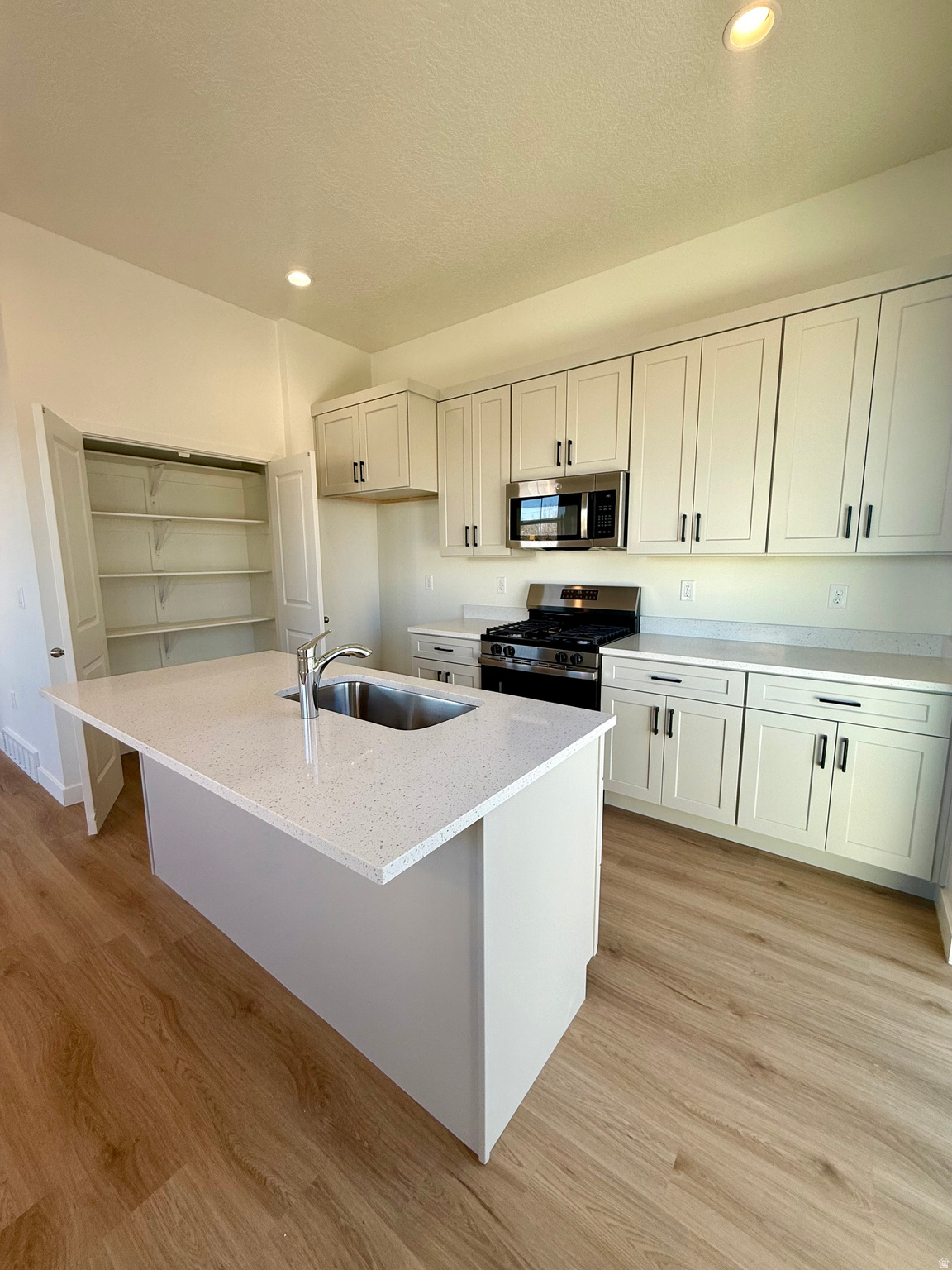 TOWNS ON MAIN - Residential