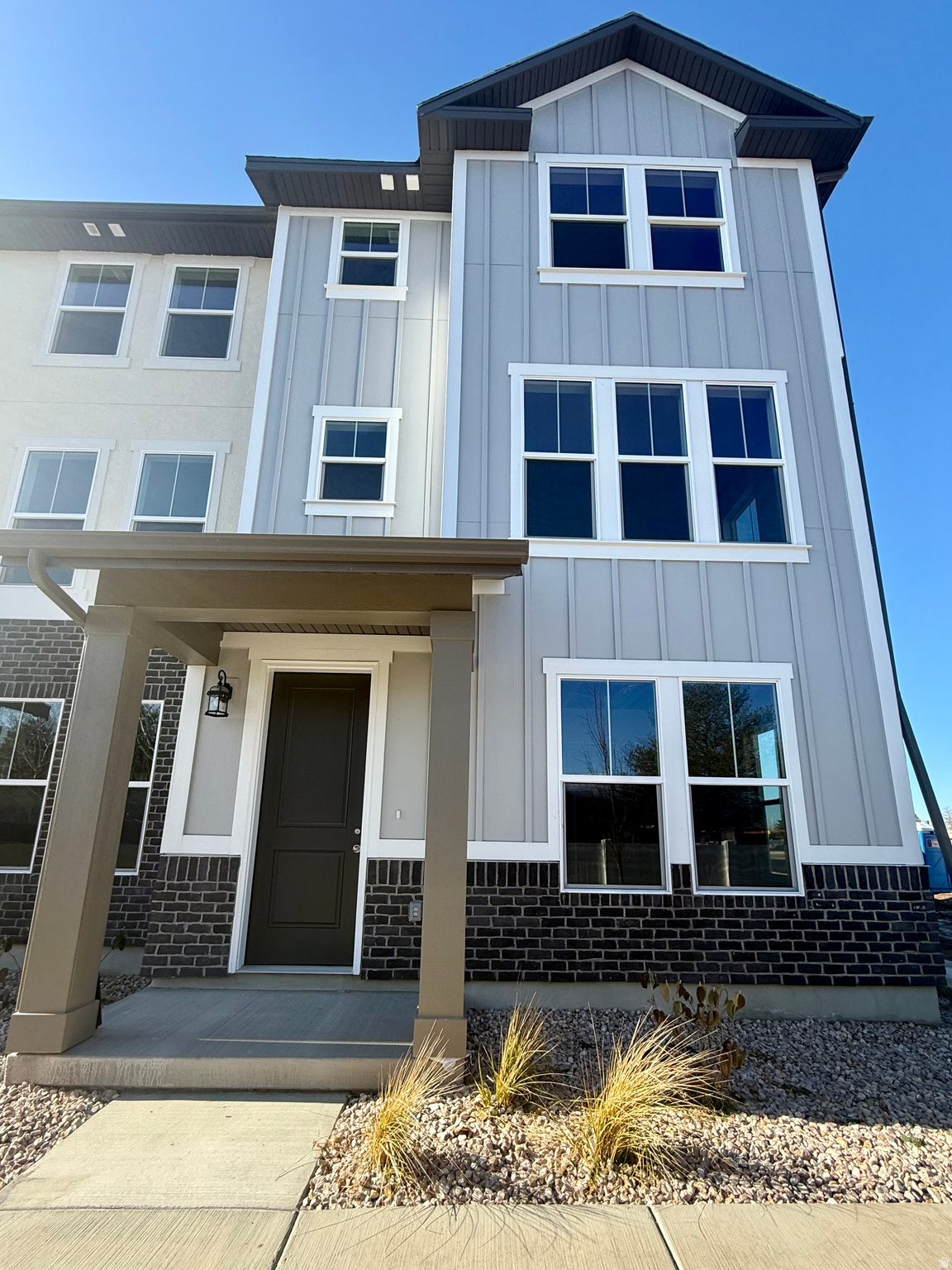 TOWNS ON MAIN - Residential