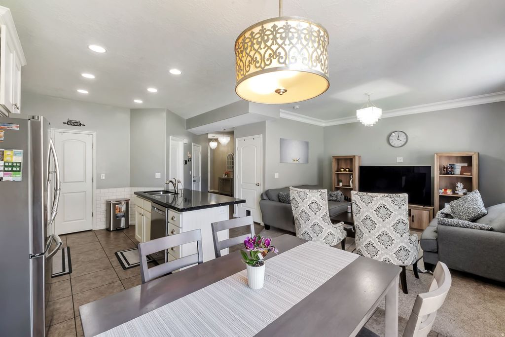 Photo of 611 E AUTUMN BRANCH WAY S, Draper, UT 84020 (MLS # 2164884)