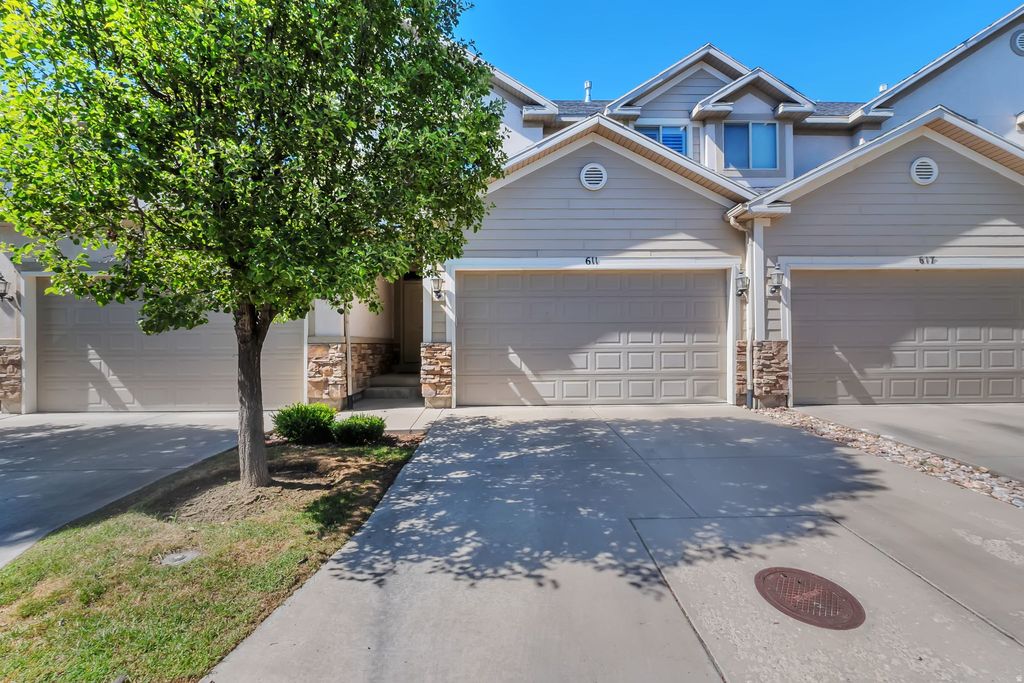 Photo of 611 E AUTUMN BRANCH WAY S, Draper, UT 84020 (MLS # 2164884)