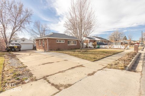 Tiny photo for 481 N 150 E, Kaysville, UT 84037 (MLS # 2140679)