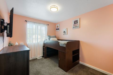 Tiny photo for 719 N 1725 W, Clinton, UT 84015 (MLS # 2158581)