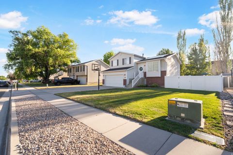 Tiny photo for 719 N 1725 W, Clinton, UT 84015 (MLS # 2158581)
