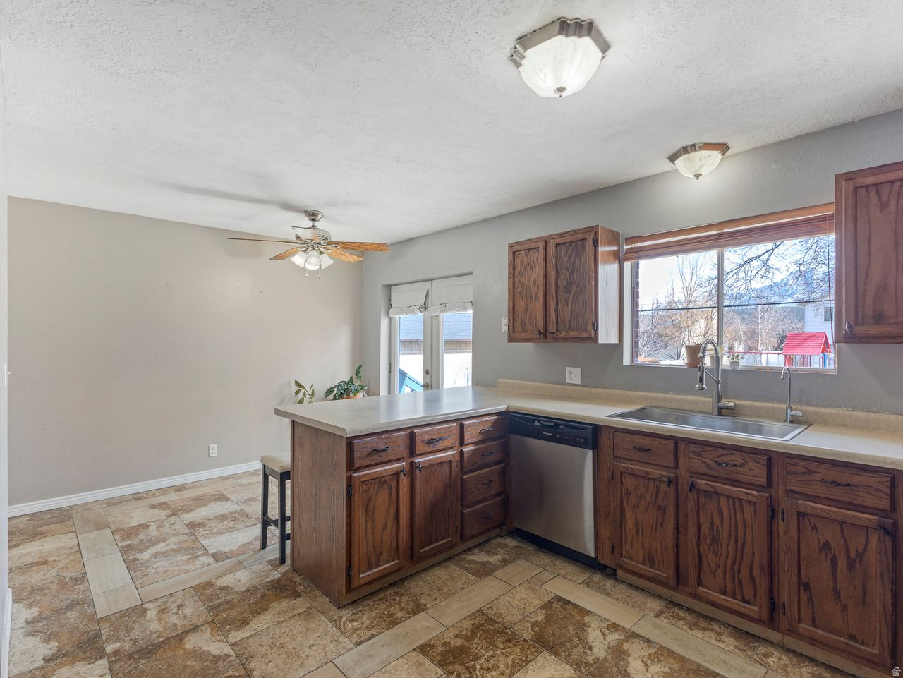 SOUTHERN ACRES - Residential