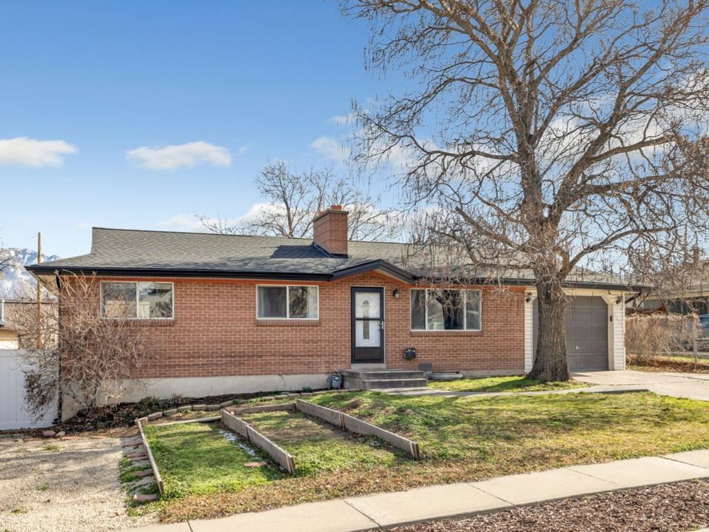 Photo of 5833 S SANFORD DR, Salt Lake City, UT 84123 (MLS # 2139321)