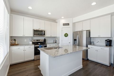Tiny photo for 1569 E 3175 N, Layton, UT 84040 (MLS # 2166390)