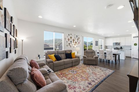 Tiny photo for 1569 E 3175 N, Layton, UT 84040 (MLS # 2166390)