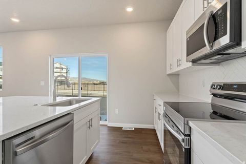 Tiny photo for 7069 N SANDSTONE WAY, Eagle Mountain, UT 84005 (MLS # 2149703)