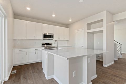 Tiny photo for 7069 N SANDSTONE WAY, Eagle Mountain, UT 84005 (MLS # 2149703)