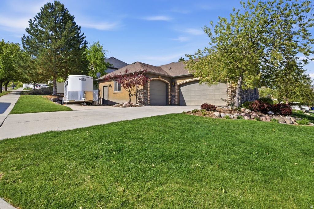 Photo of 5823 W ROUND ROCK DR, Herriman, UT 84096 (MLS # 2152504)
