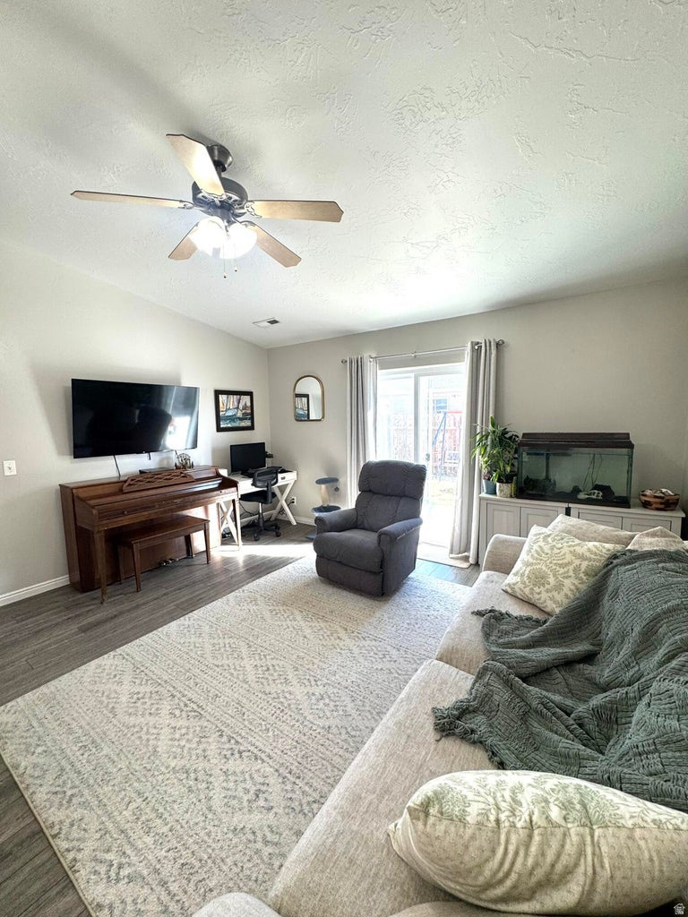 CEDAR WILLOWS - Residential