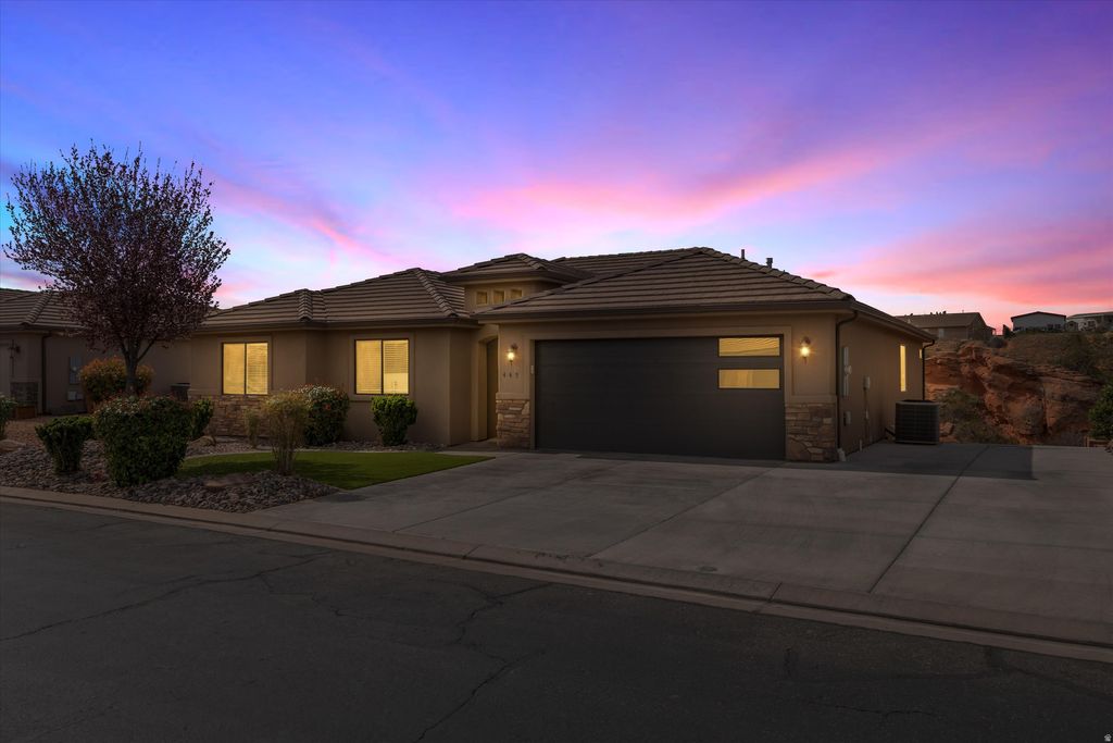 Photo of 445 N CREEK RIDGE DR, Washington, UT 84780 (MLS # 2142458)