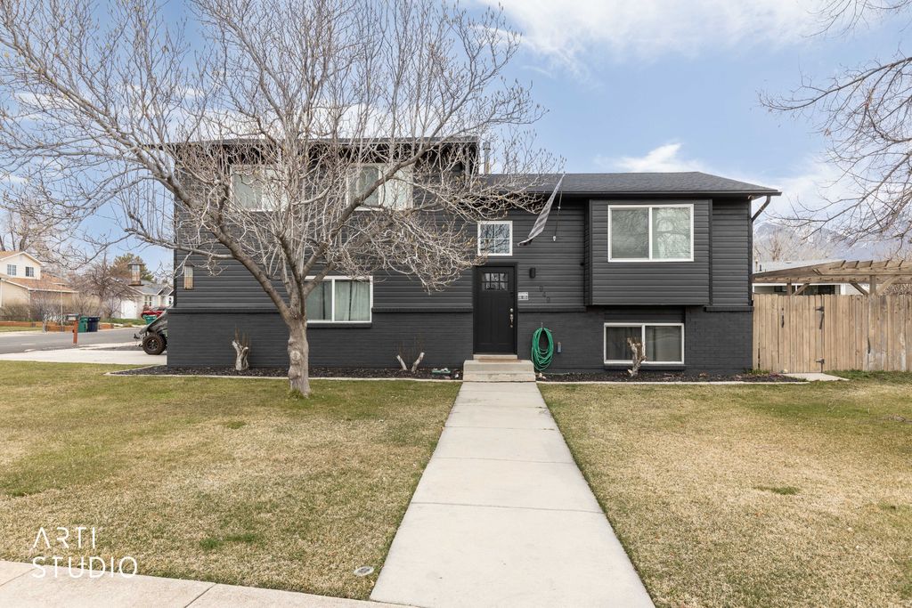 Photo of 949 S 225 E, Layton, UT 84041 (MLS # 2142481)