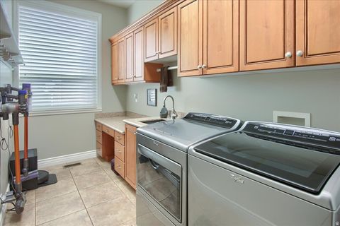 Tiny photo for 1653 E CRESCENT VIEW CIRCLE CIR, Sandy, UT 84092 (MLS # 2137923)