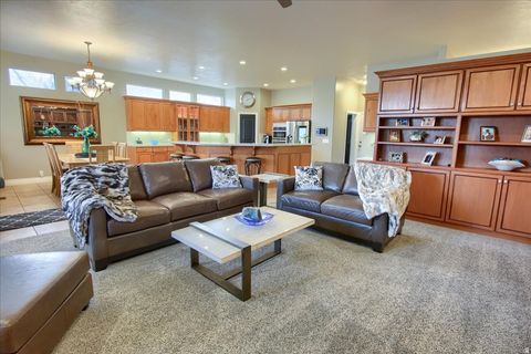 Tiny photo for 1653 E CRESCENT VIEW CIRCLE CIR, Sandy, UT 84092 (MLS # 2137923)