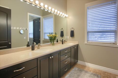 Tiny photo for 1653 E CRESCENT VIEW CIRCLE CIR, Sandy, UT 84092 (MLS # 2137923)