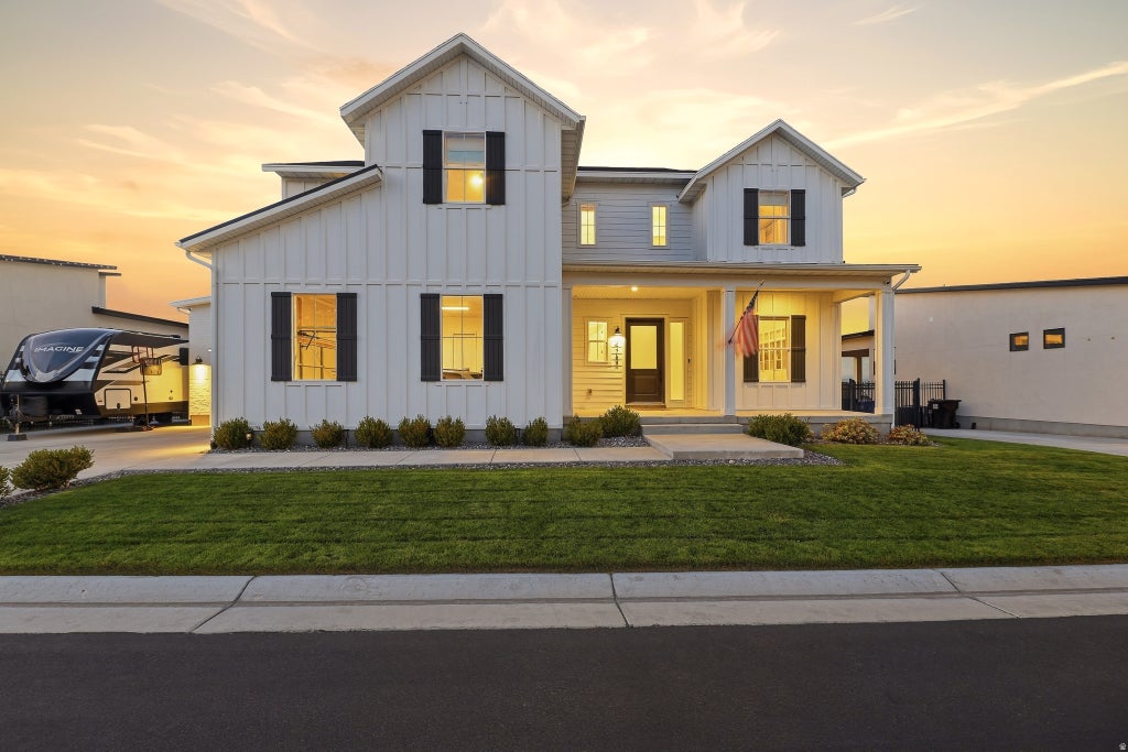 Photo of 4784 W JUNIPER BEND CIR, Herriman, UT 84096 (MLS # 2186818)