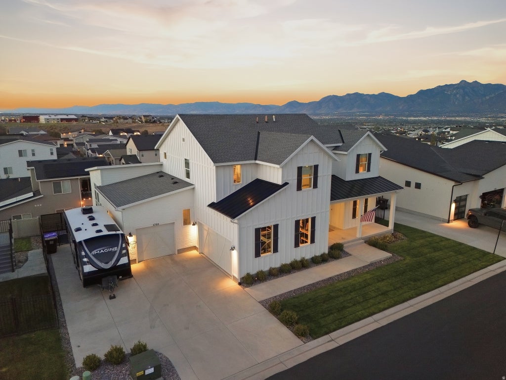 Photo of 4784 W JUNIPER BEND CIR, Herriman, UT 84096 (MLS # 2186818)