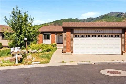 Townhouse For Sale - 1962 N 2600<br/> Layton, UT 84040