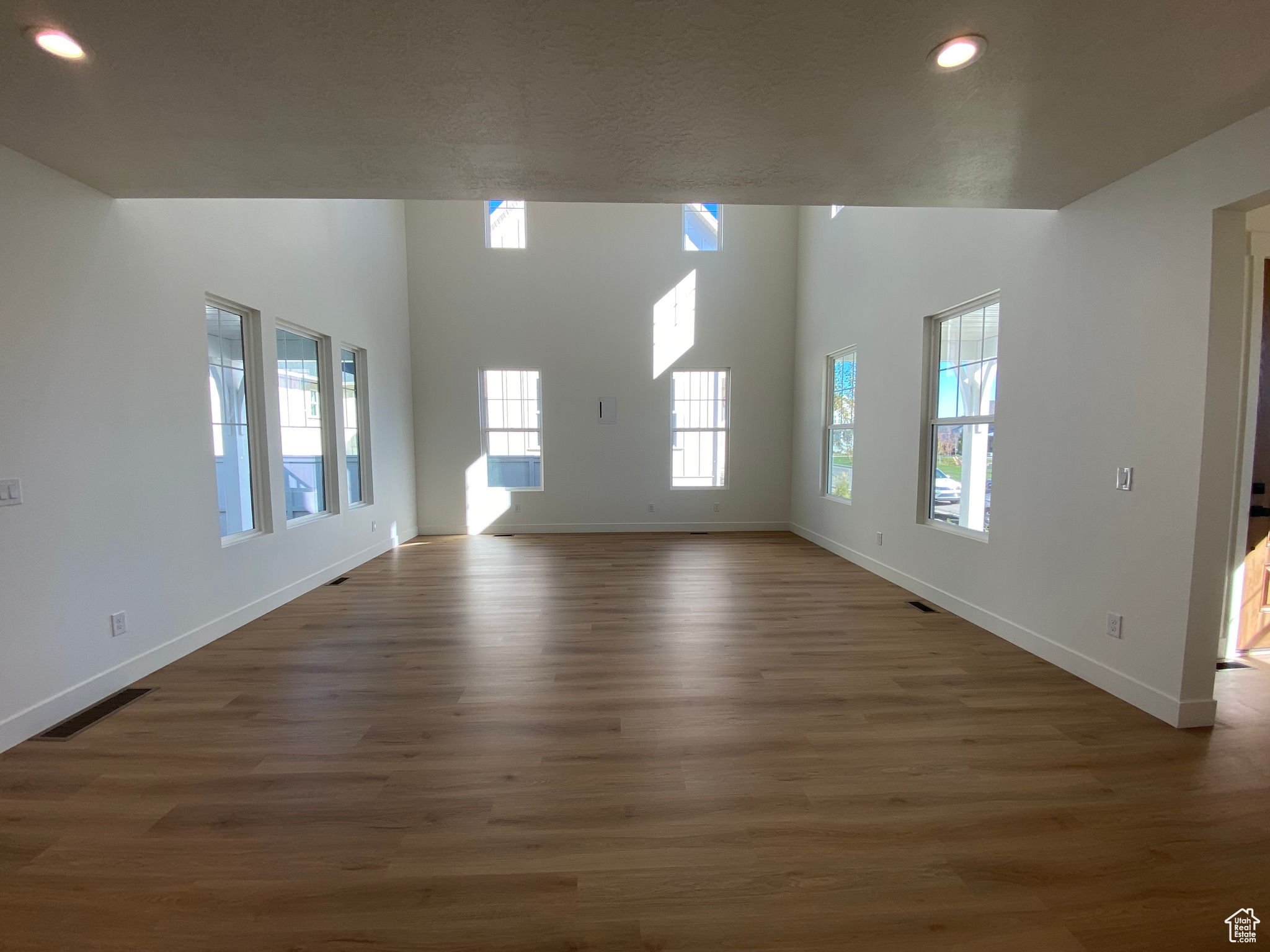 DAYBREAK - Residential