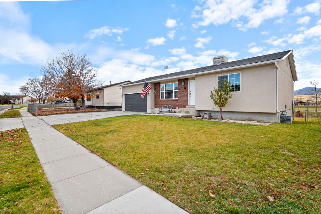 Photo of 5924 RED ZINC DR. Dr, Salt Lake City, UT 84118 (MLS # 2124596)