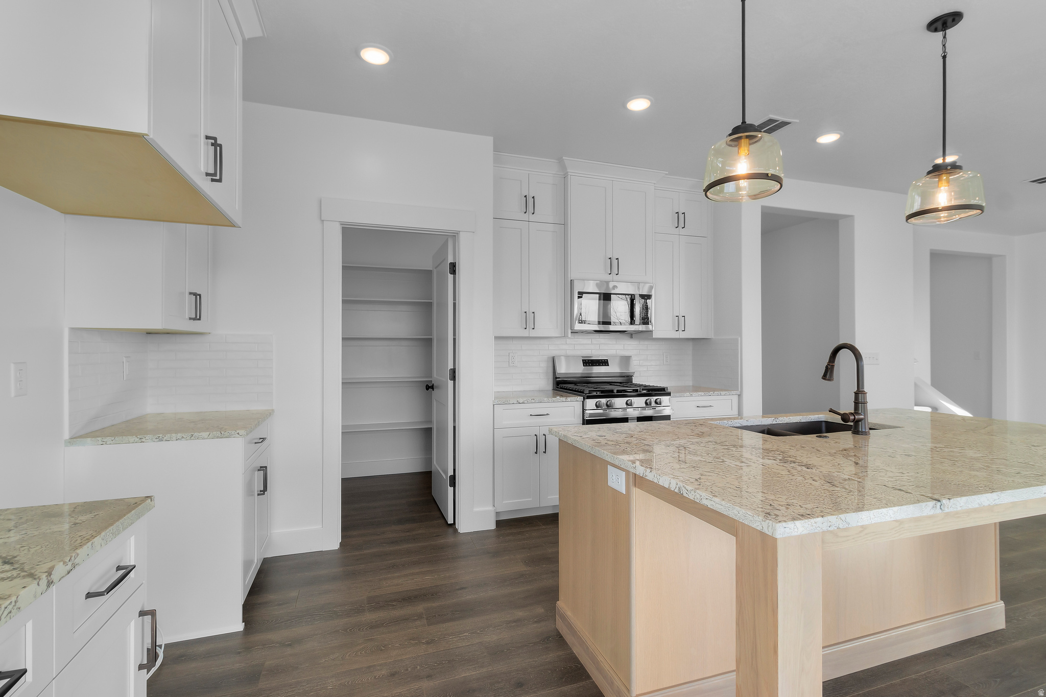 ENVISION ESTATES - Residential