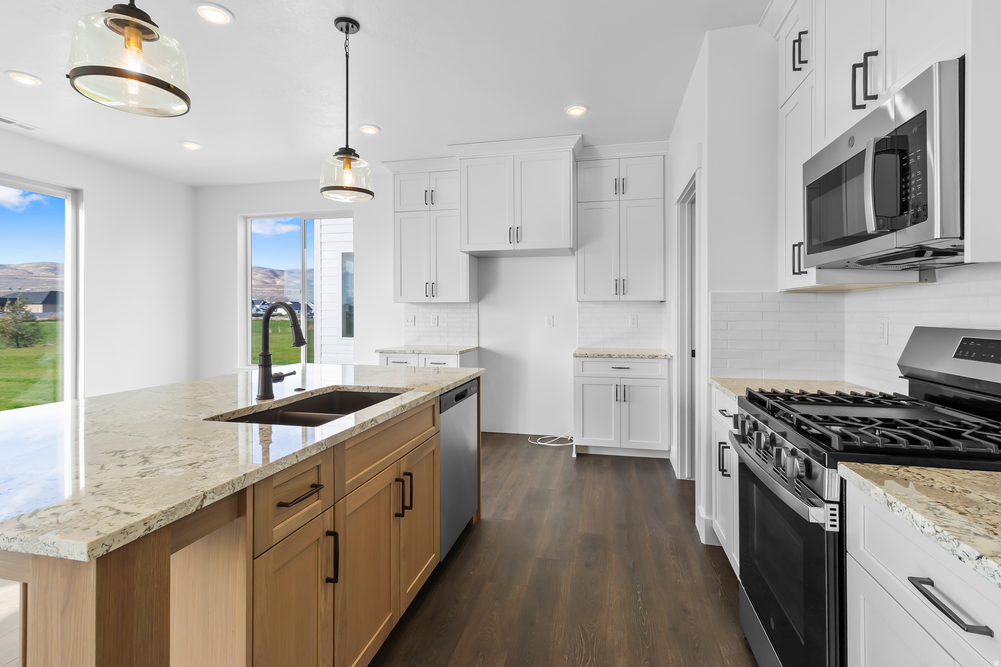 ENVISION ESTATES - Residential