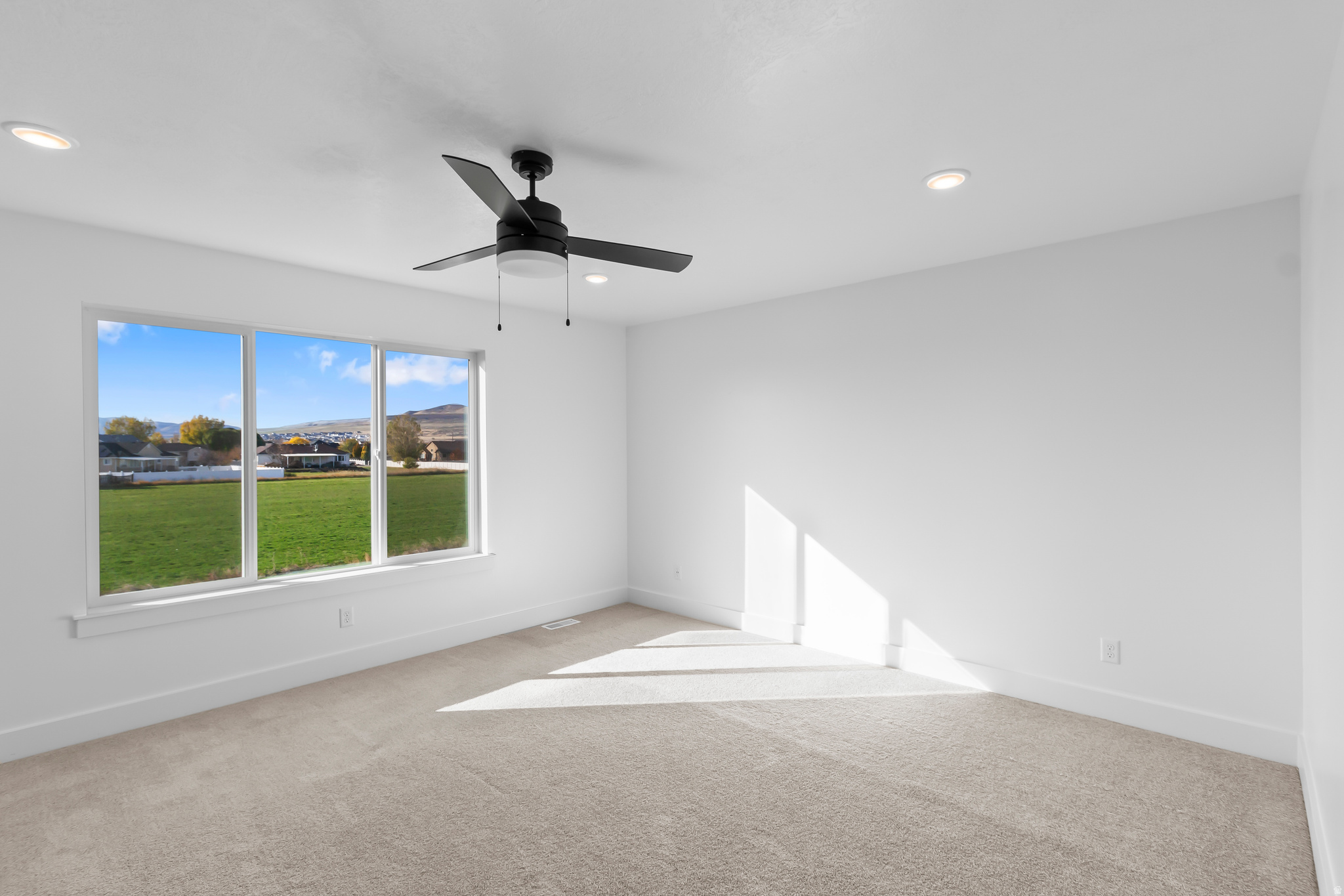 ENVISION ESTATES - Residential